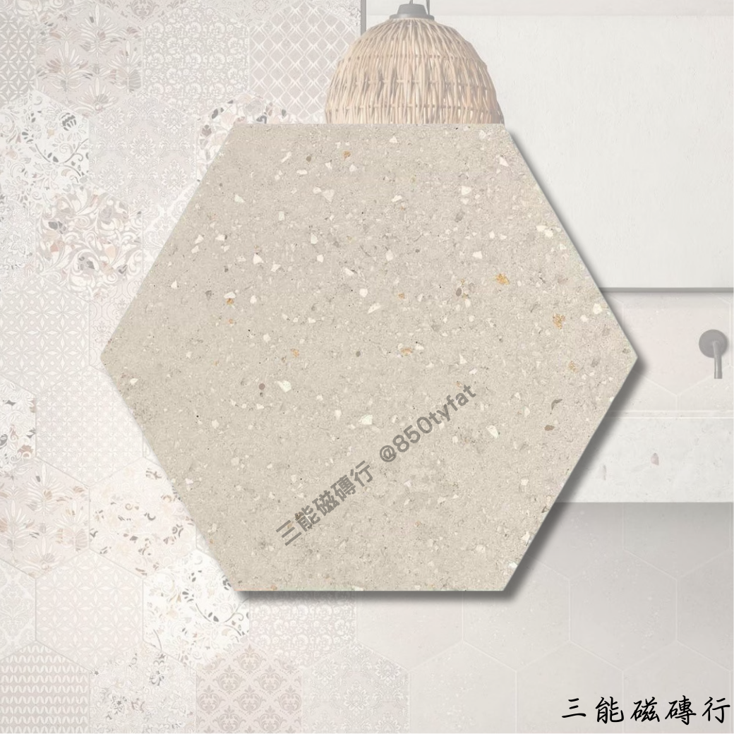 六角形花磚，米色基底搭配精細的浮雕圖案，呈現復古與高雅兼具的設計風格，適用於特色空間裝飾。