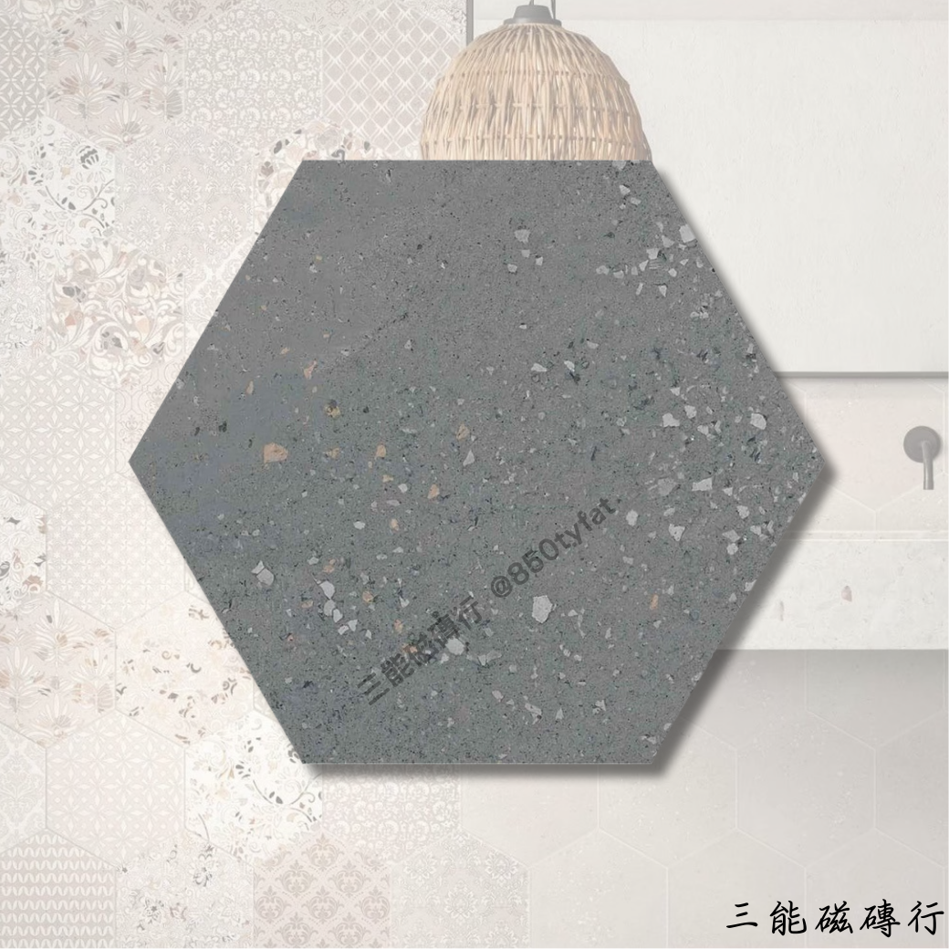 六角形花磚，米色基底搭配精細的浮雕圖案，呈現復古與高雅兼具的設計風格，適用於特色空間裝飾。