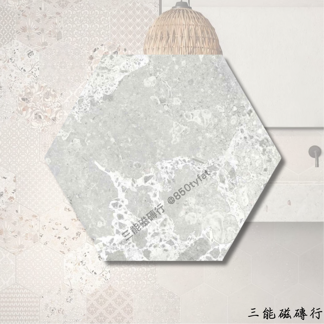 六角形花磚，米色基底搭配精細的浮雕圖案，呈現復古與高雅兼具的設計風格，適用於特色空間裝飾。