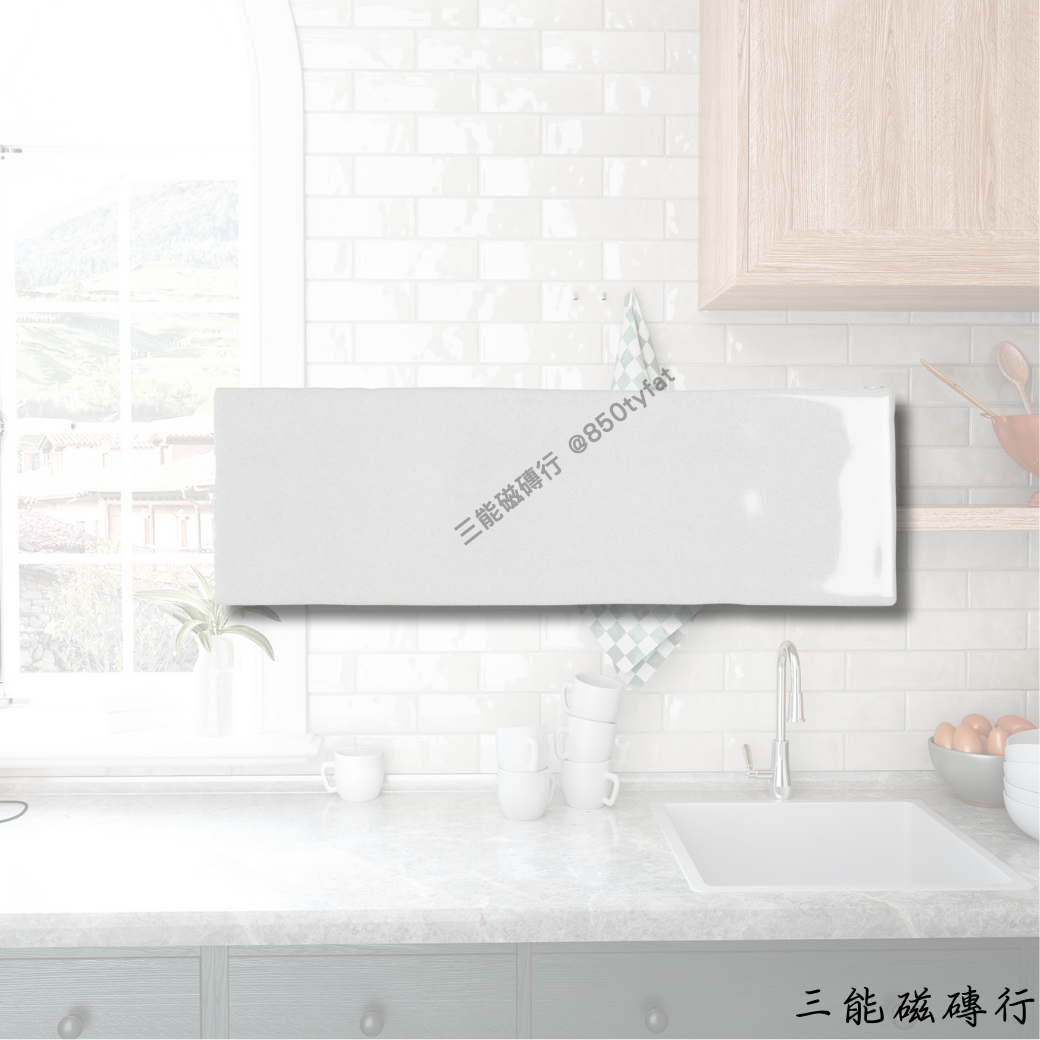 卡特蓮娜 Catalina 系列磁磚展示圖，包含優越白、小川綠、低調灰、高雅粉、森林綠、性格藍與卡特黑七款釉面色系，採用 6.5x20 cm 長條尺寸，由三能磁磚行提供