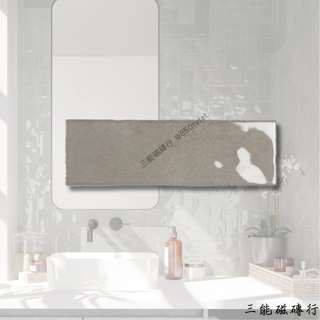 卡特蓮娜 Catalina 系列磁磚展示圖，包含優越白、小川綠、低調灰、高雅粉、森林綠、性格藍與卡特黑七款釉面色系，採用 6.5x20 cm 長條尺寸，由三能磁磚行提供